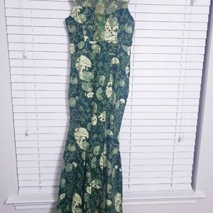 Small evening gown. It can fit a size 2 or 4